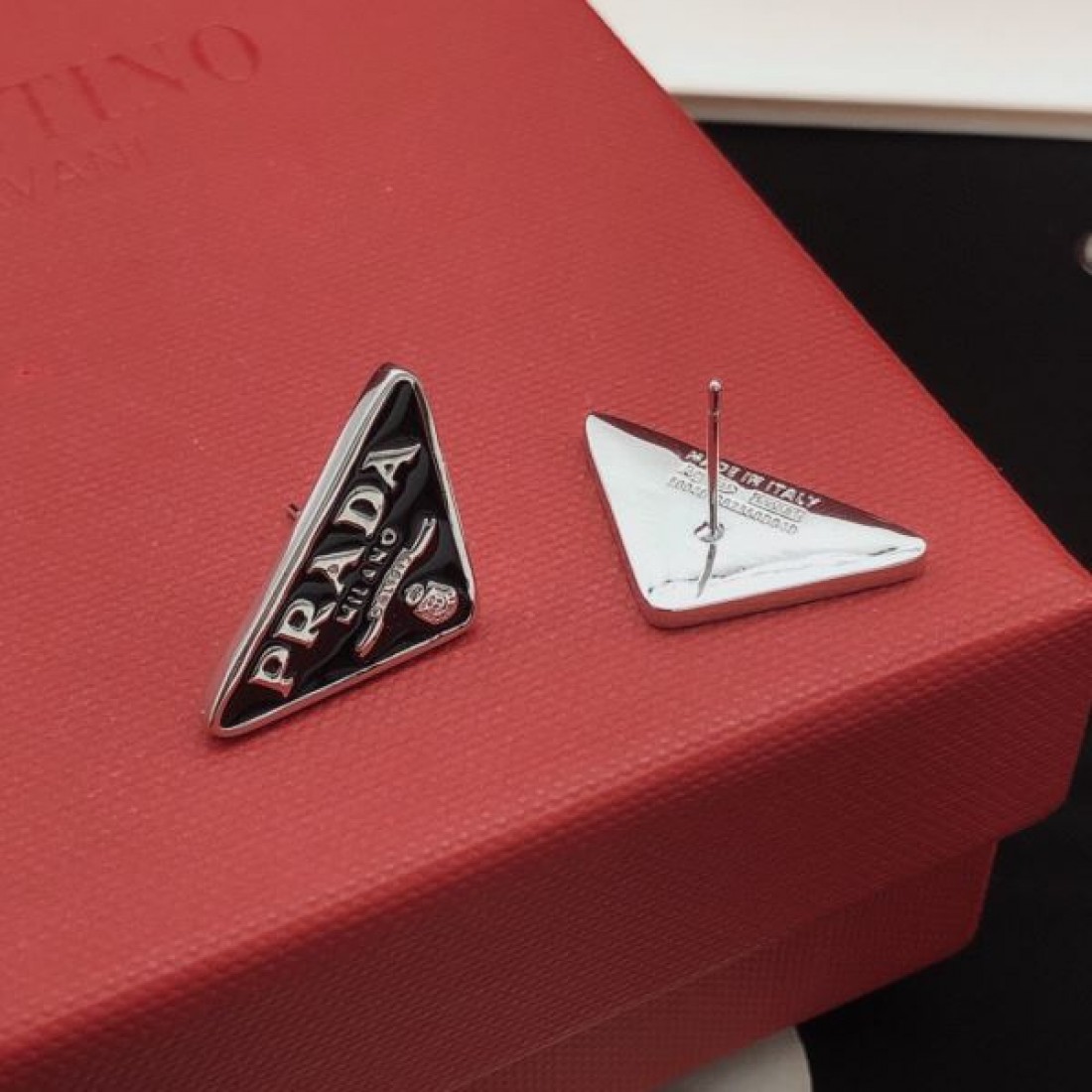 高級感 シンプル PRADA プラダ スーパーコピー イヤリング 美品 人気