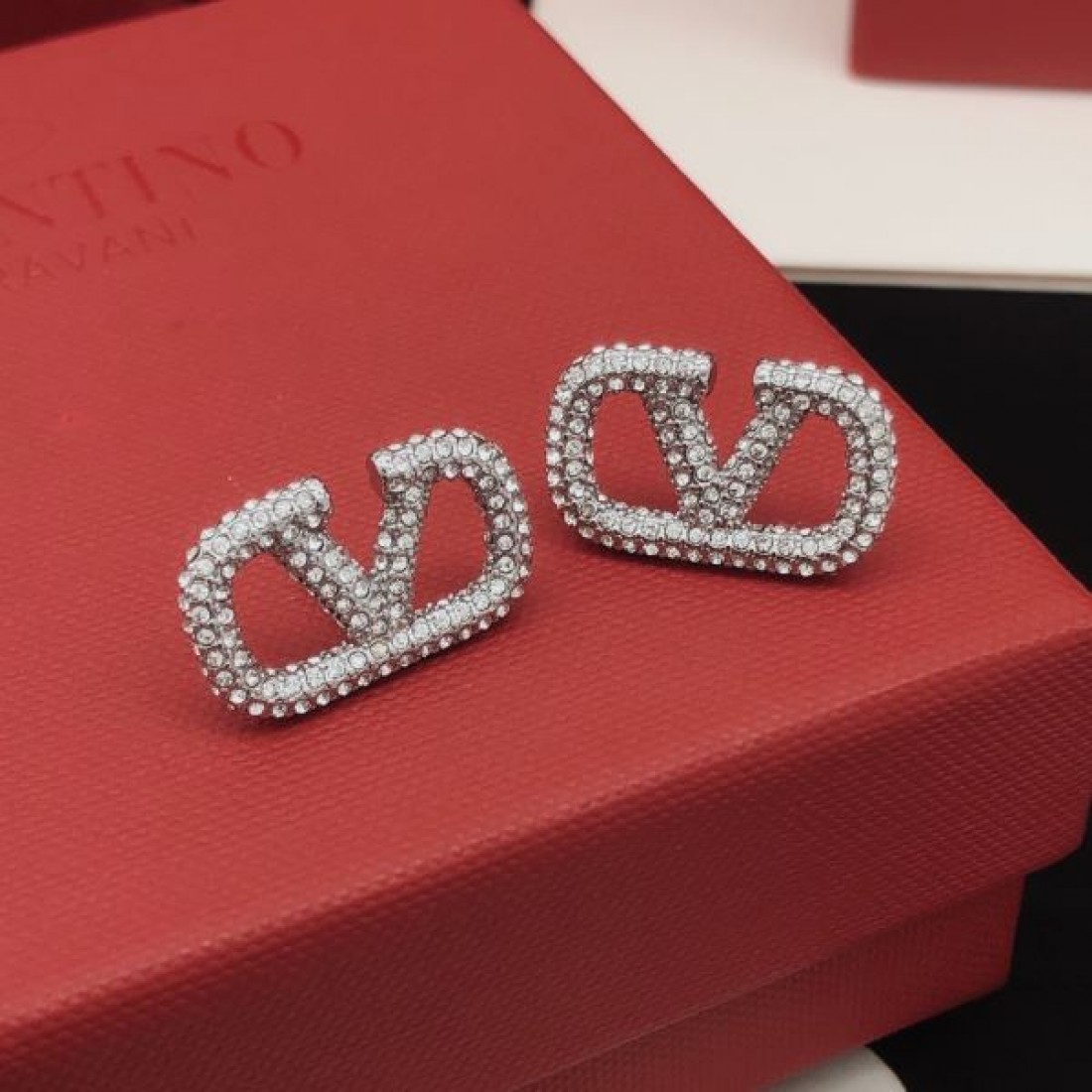 華やか 存在感 VALENTINO ヴァレンティノ スーパーコピー イヤリング レディース向け 