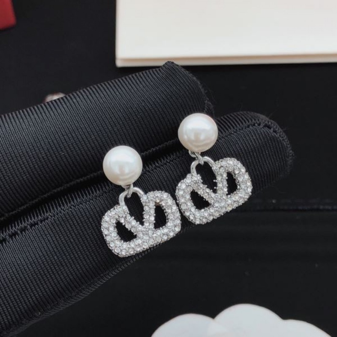 大人可愛い 人気モデル VALENTINO ヴァレンティノ スーパーコピー イヤリング 希少