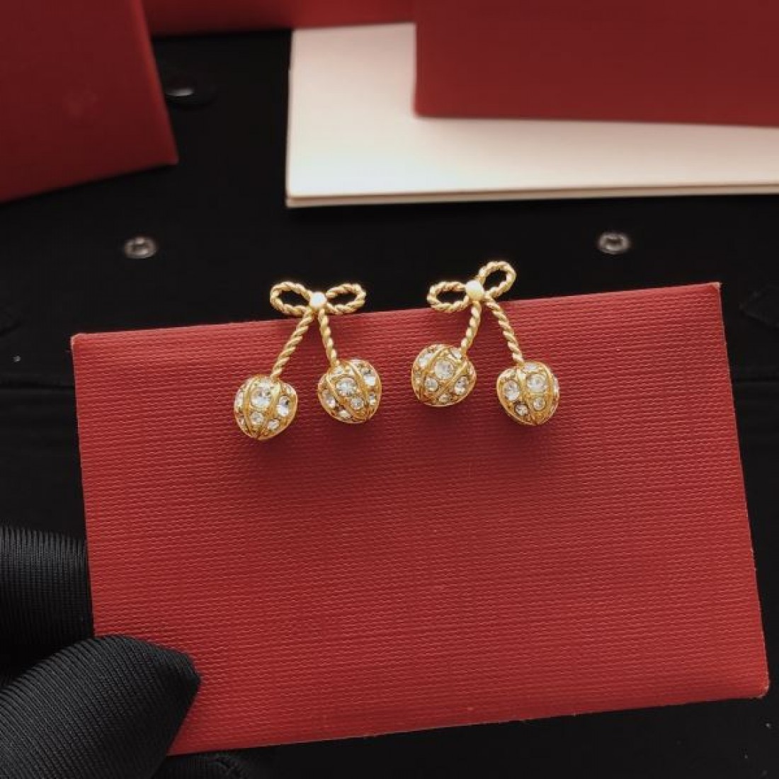 エレガント 上品 高級感 VALENTINO ヴァレンティノ コピー イヤリング 華やか