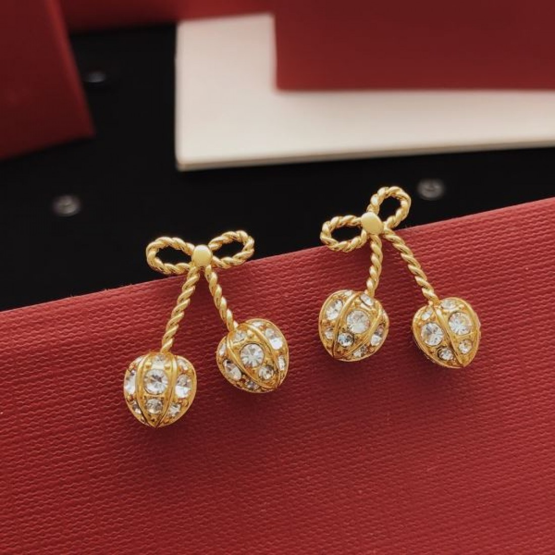 エレガント 上品 高級感 VALENTINO ヴァレンティノ コピー イヤリング 華やか