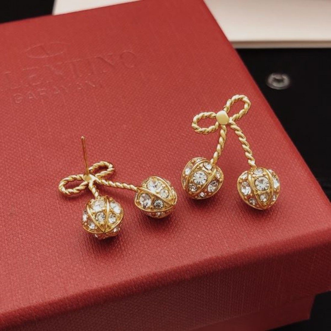 エレガント 上品 高級感 VALENTINO ヴァレンティノ コピー イヤリング 華やか