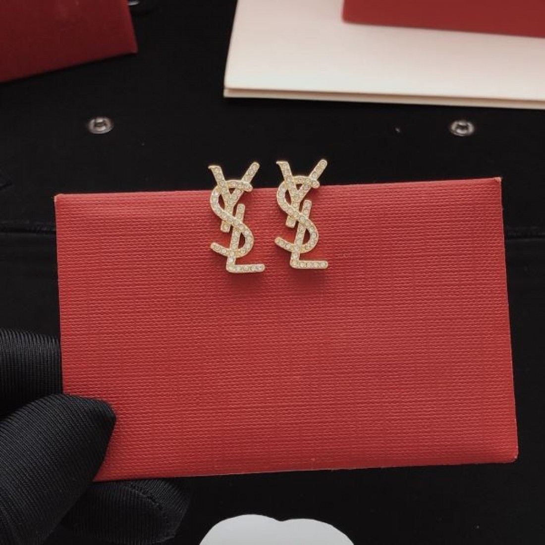  シック モード感 洗練 YSL イヴサンローラン コピー イヤリング 存在感 クール