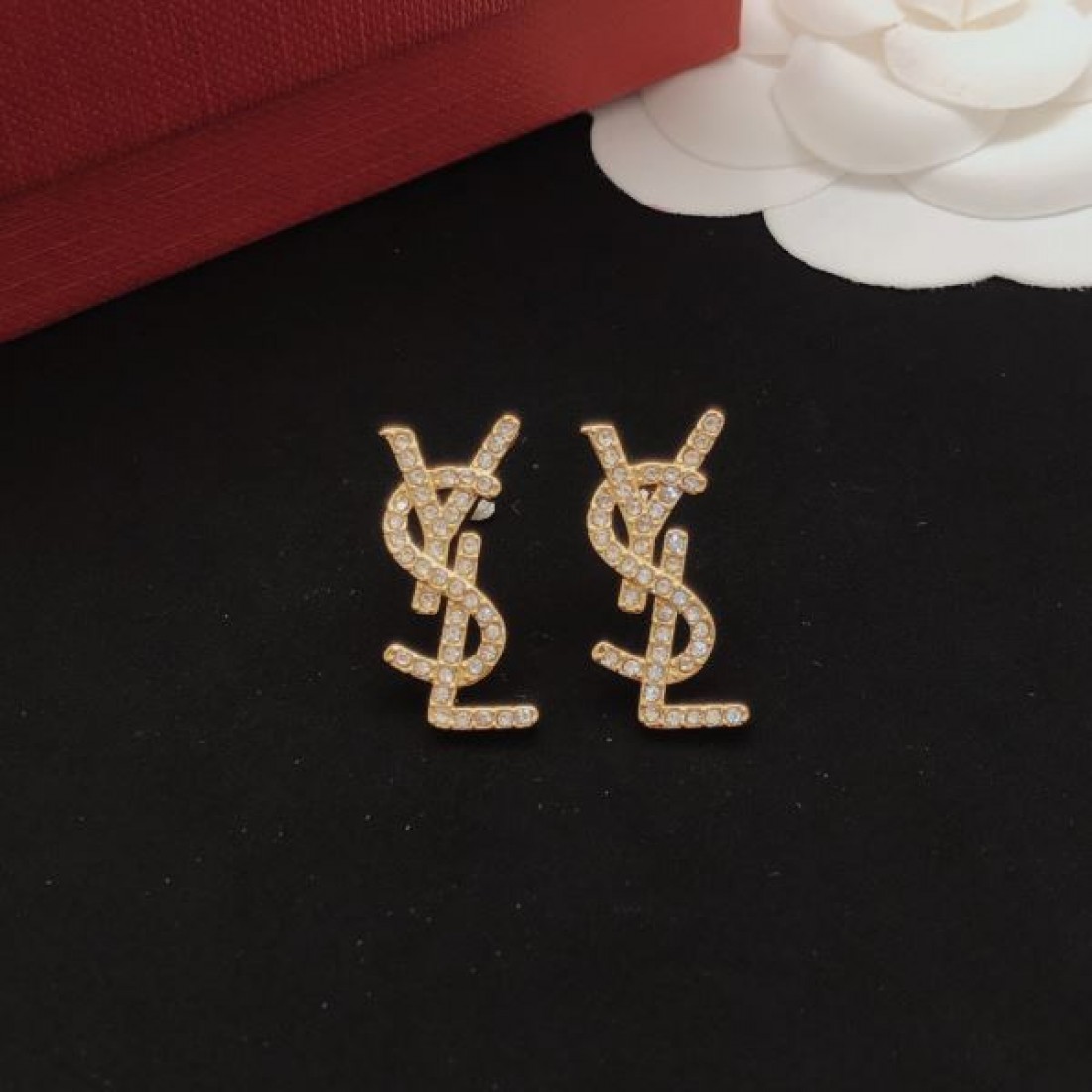  シック モード感 洗練 YSL イヴサンローラン コピー イヤリング 存在感 クール