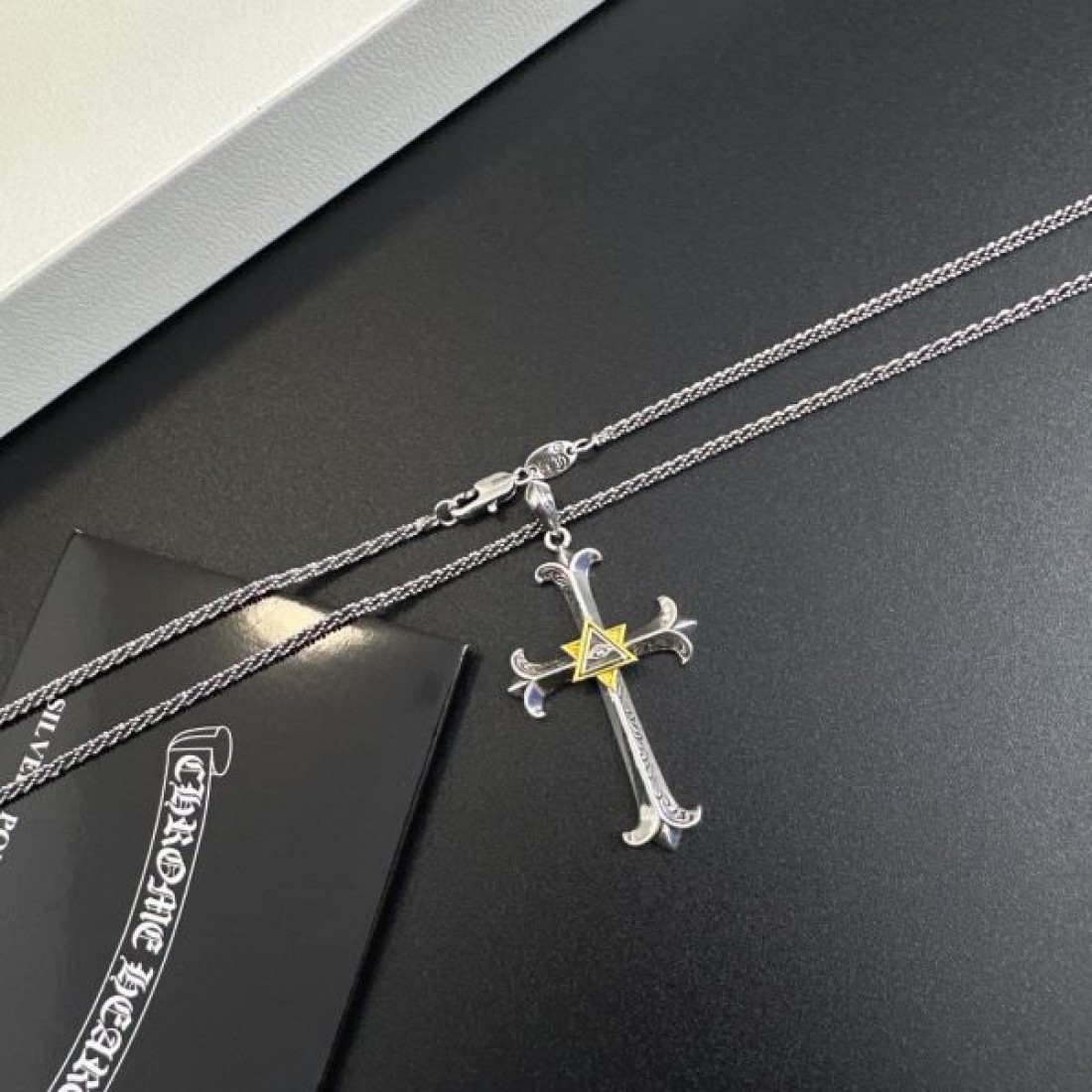 都会的 洗練 ハード系 CHROME HEARTS クロムハーツ コピー ネックレス 存在感 