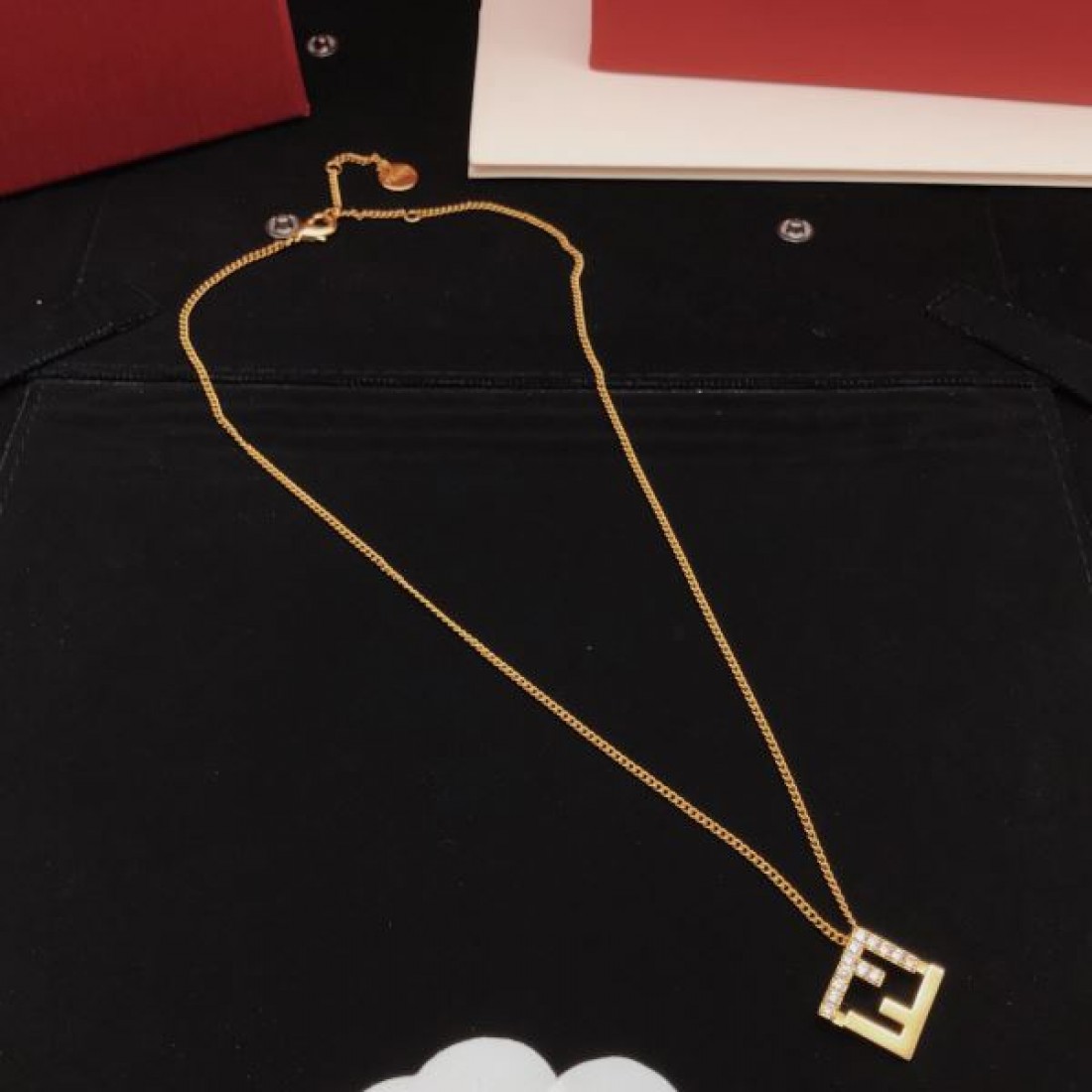 シンプル 洗練 大人向け FENDI フェンディ コピー ネックレス 高見え きれいめ 