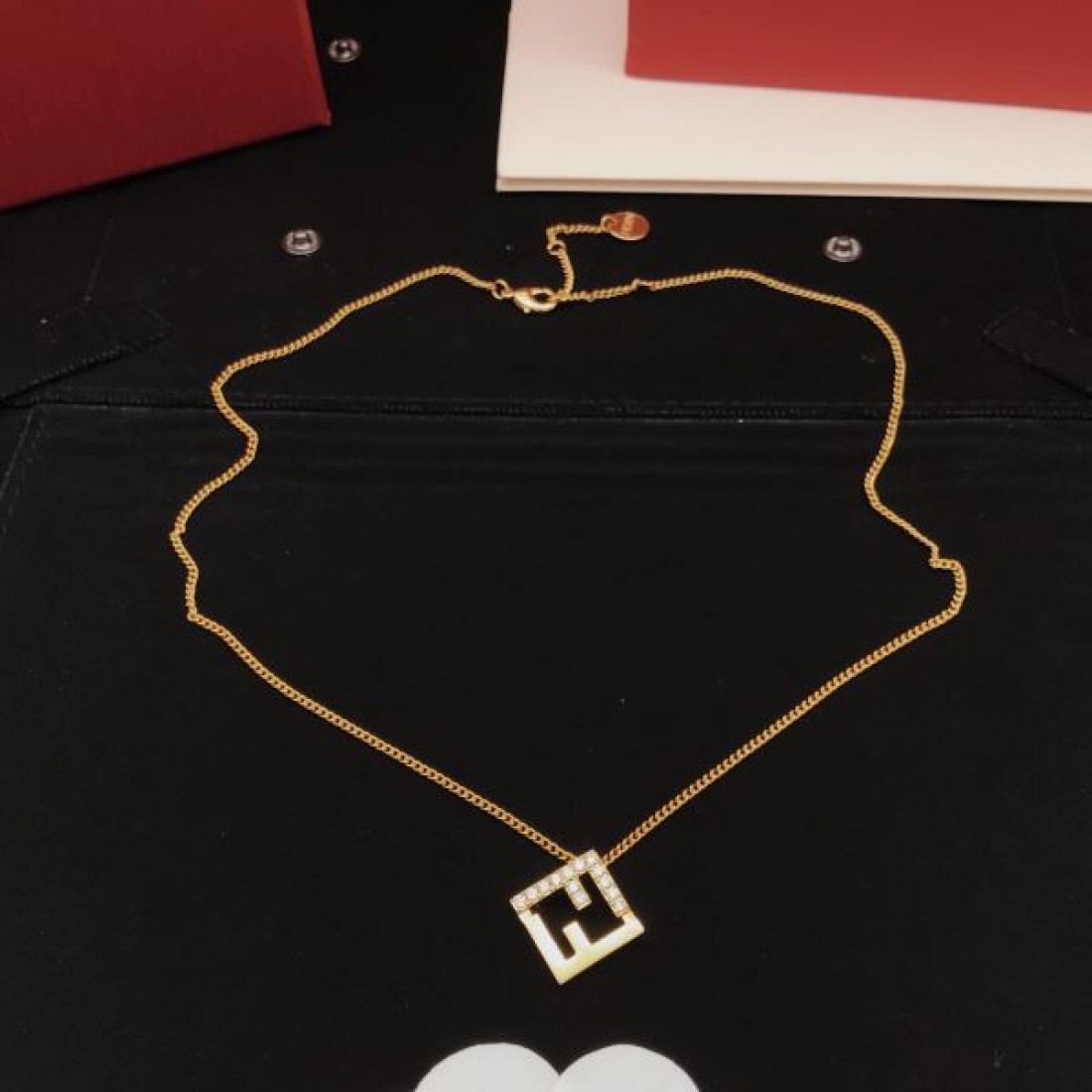 シンプル 洗練 大人向け FENDI フェンディ コピー ネックレス 高見え きれいめ 