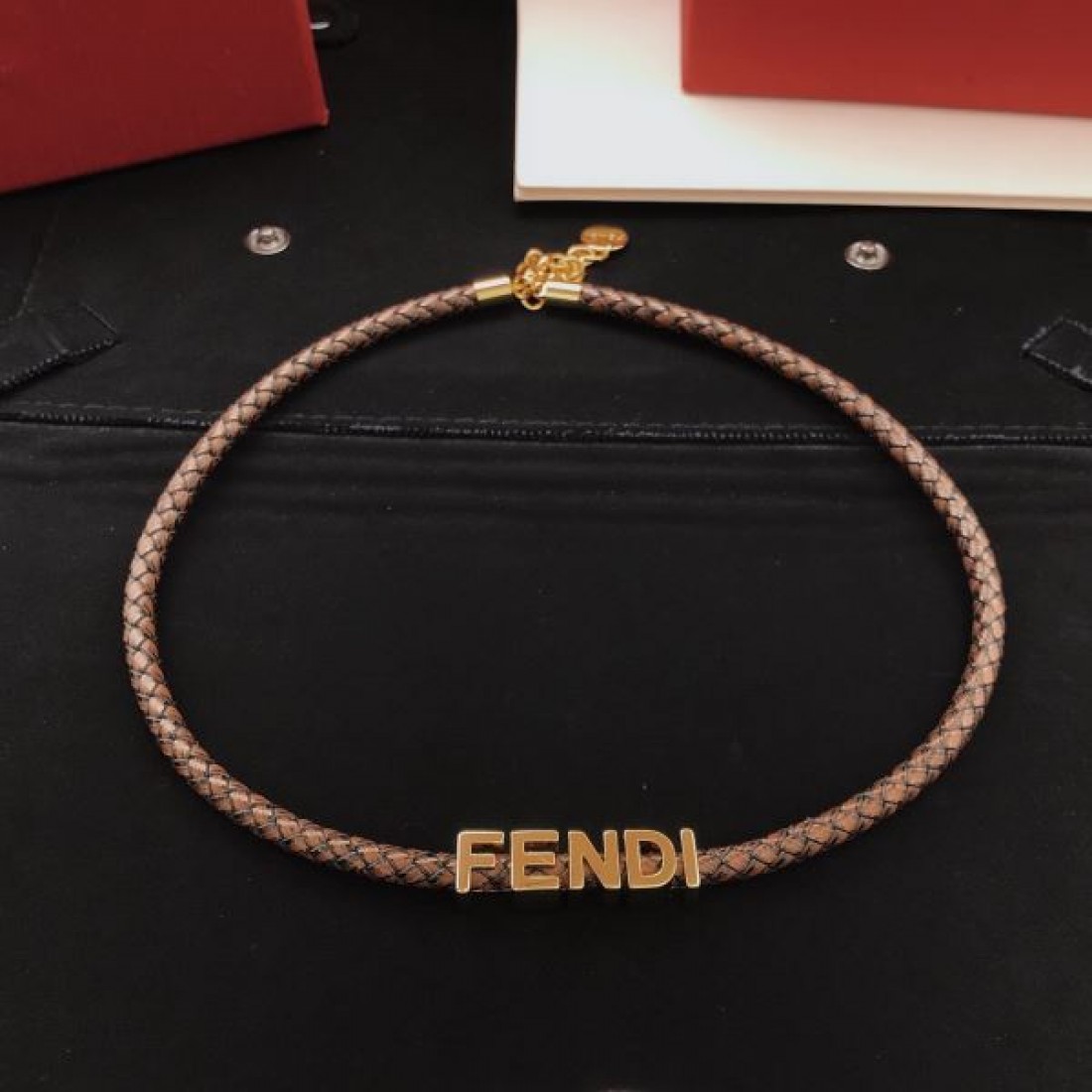 華やか 上質 モード FENDI フェンディ コピー ネックレス 高級感 おしゃれ