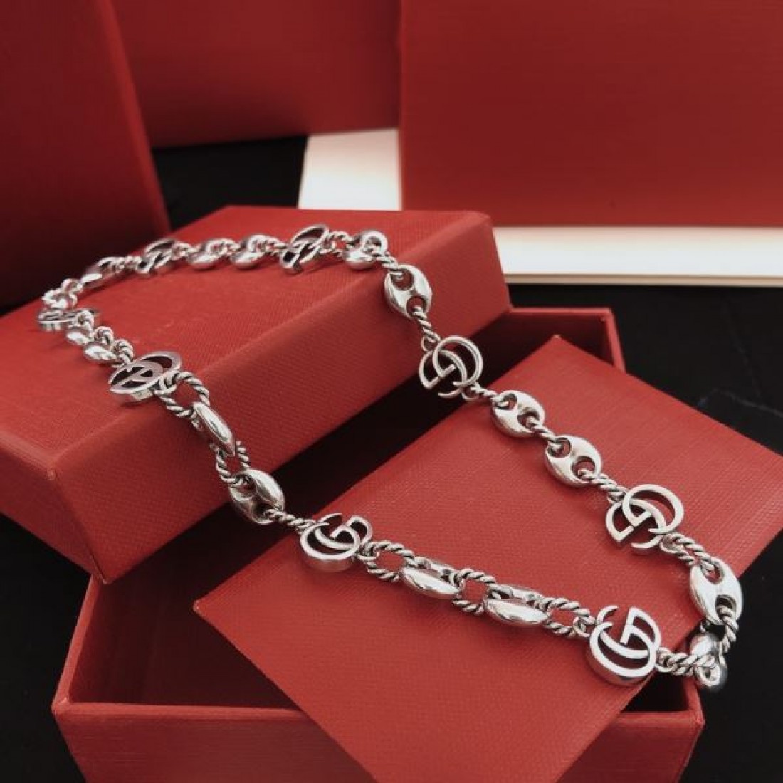 華やか 上品 エレガント GUCCI グッチ コピー ネックレス 高級感 