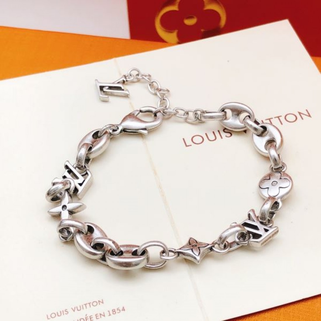 モダン スマート 洗練 LOUIS VUITTON ルイヴィトン コピー ネックレス おしゃれ 