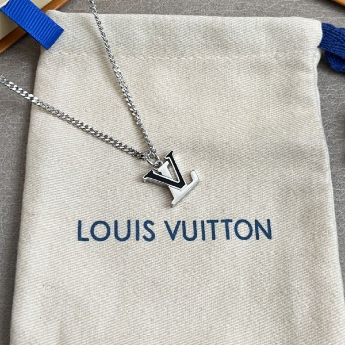 定番 ハイブランド 上品 LOUIS VUITTON ルイヴィトン コピー ネックレス 洗練