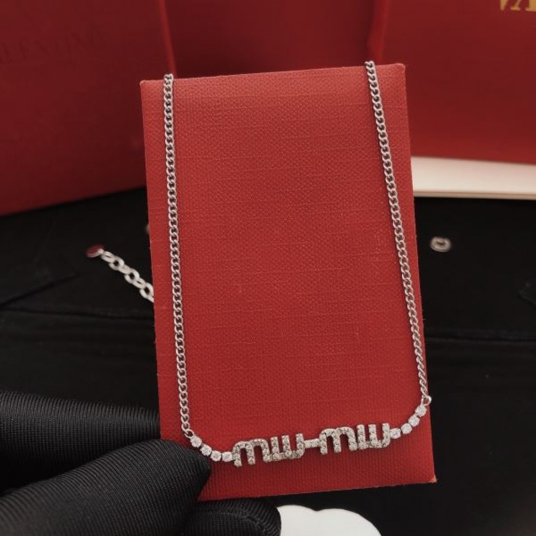 フェミニン きれいめ 上質 MIU MIU ミュウミュウ コピー ネックレス 華奢