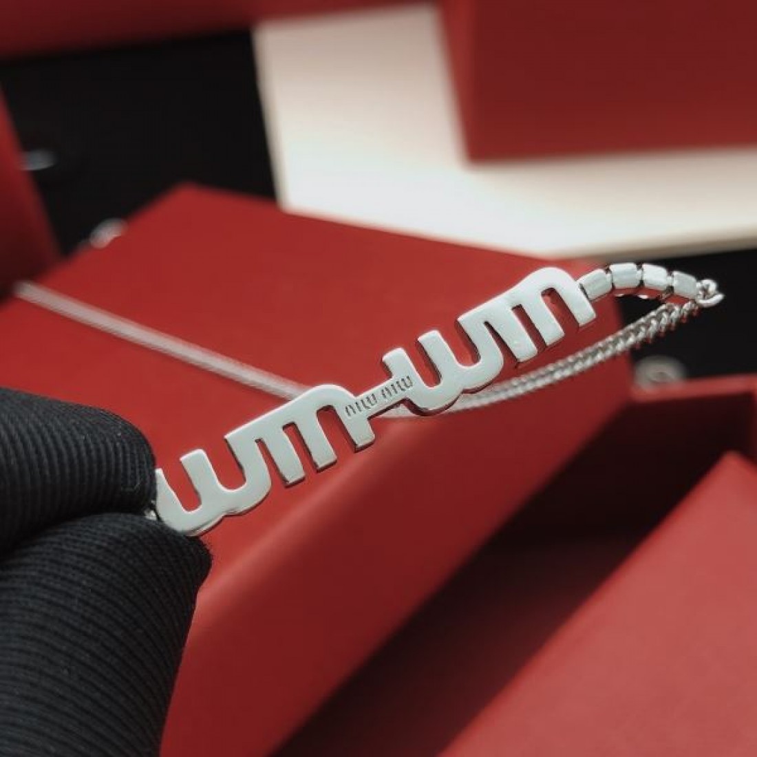 フェミニン きれいめ 上質 MIU MIU ミュウミュウ コピー ネックレス 華奢