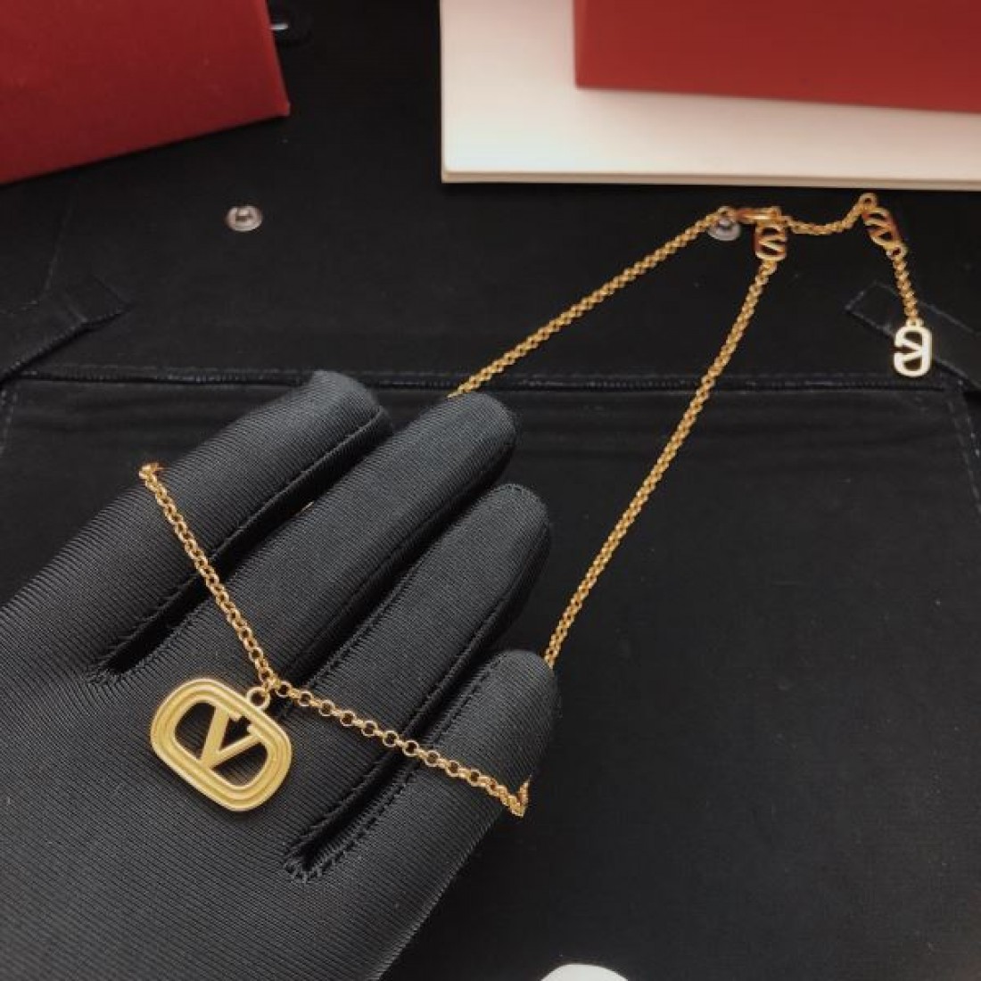 エレガント 大人っぽい 洗練 VALENTINO ヴァレンティノ コピー ネックレス 