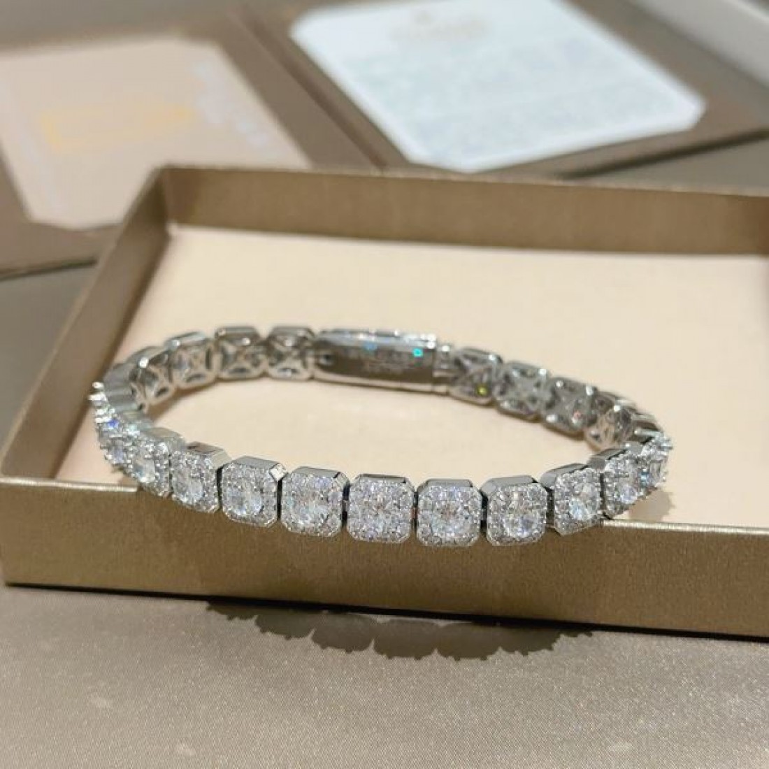 ラグジュアリー クラシック 重厚感 BVLGARI ブルガリ コピー ブレスレット