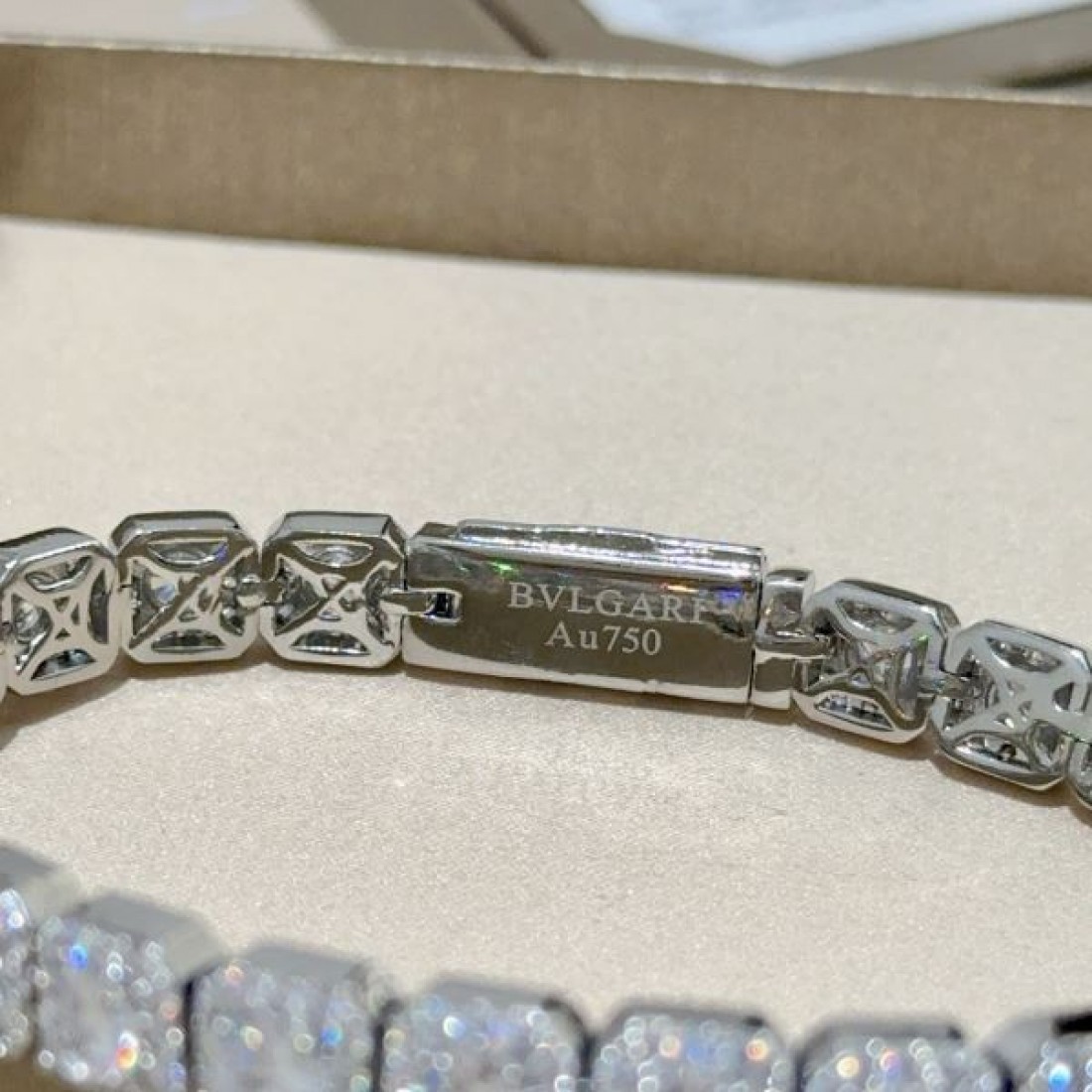 ラグジュアリー クラシック 重厚感 BVLGARI ブルガリ コピー ブレスレット