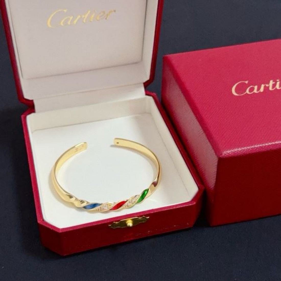 気品 高級感 エレガント CARTIER カルティエ コピー ブレスレット 憧れ