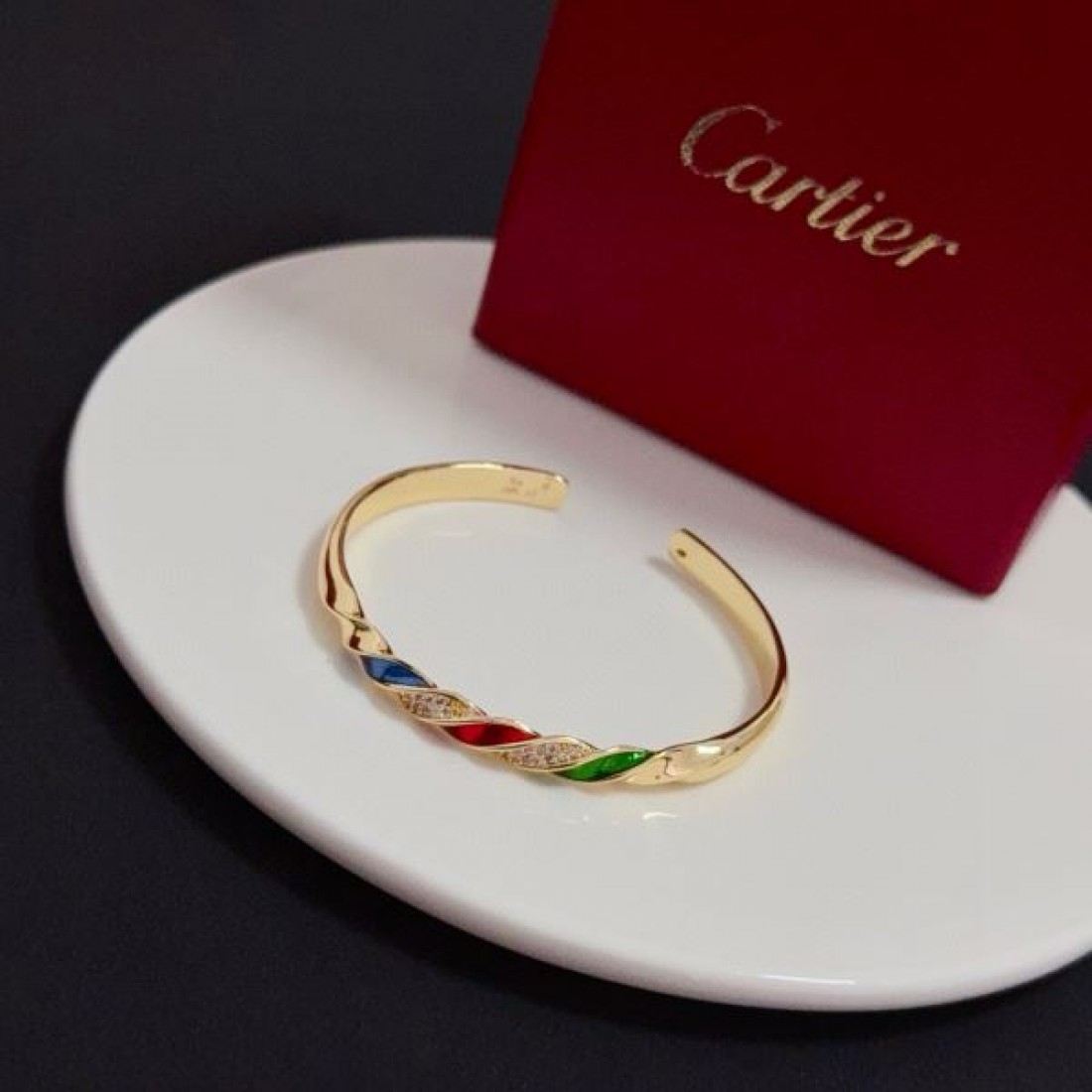 気品 高級感 エレガント CARTIER カルティエ コピー ブレスレット 憧れ 