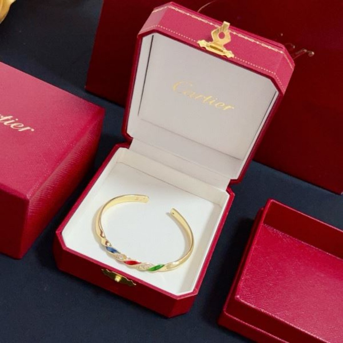 気品 高級感 エレガント CARTIER カルティエ コピー ブレスレット 憧れ 