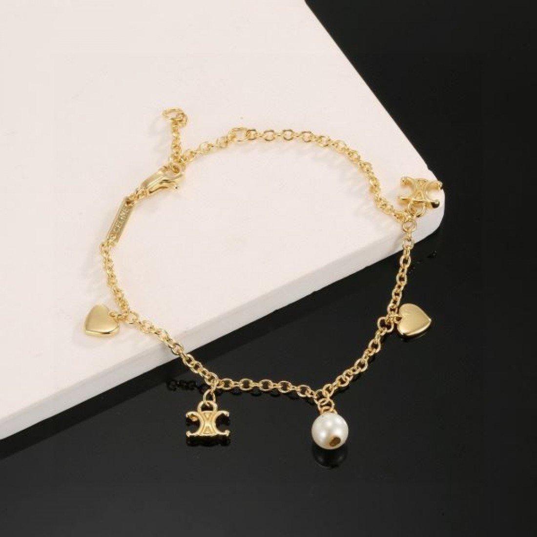 モダン  CELINE セリーヌ スーパーコピー ブレスレット 高評価 定番 洗練