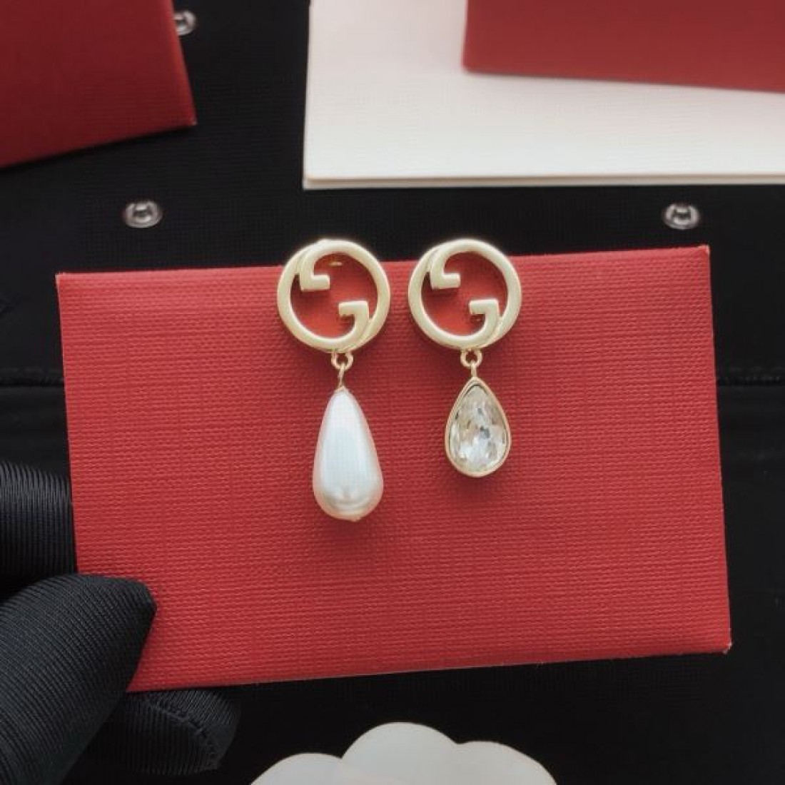 華やか 上 GUCCI グッチ スーパーコピー イヤリング 高級感 洗練 注目