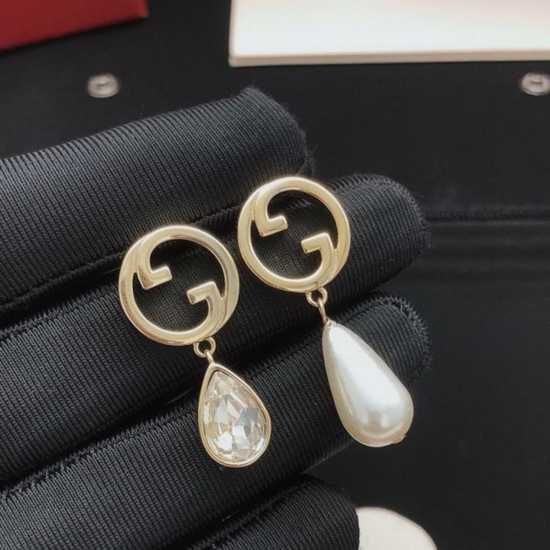 華やか 上 GUCCI グッチ スーパーコピー イヤリング 高級感 洗練 注目