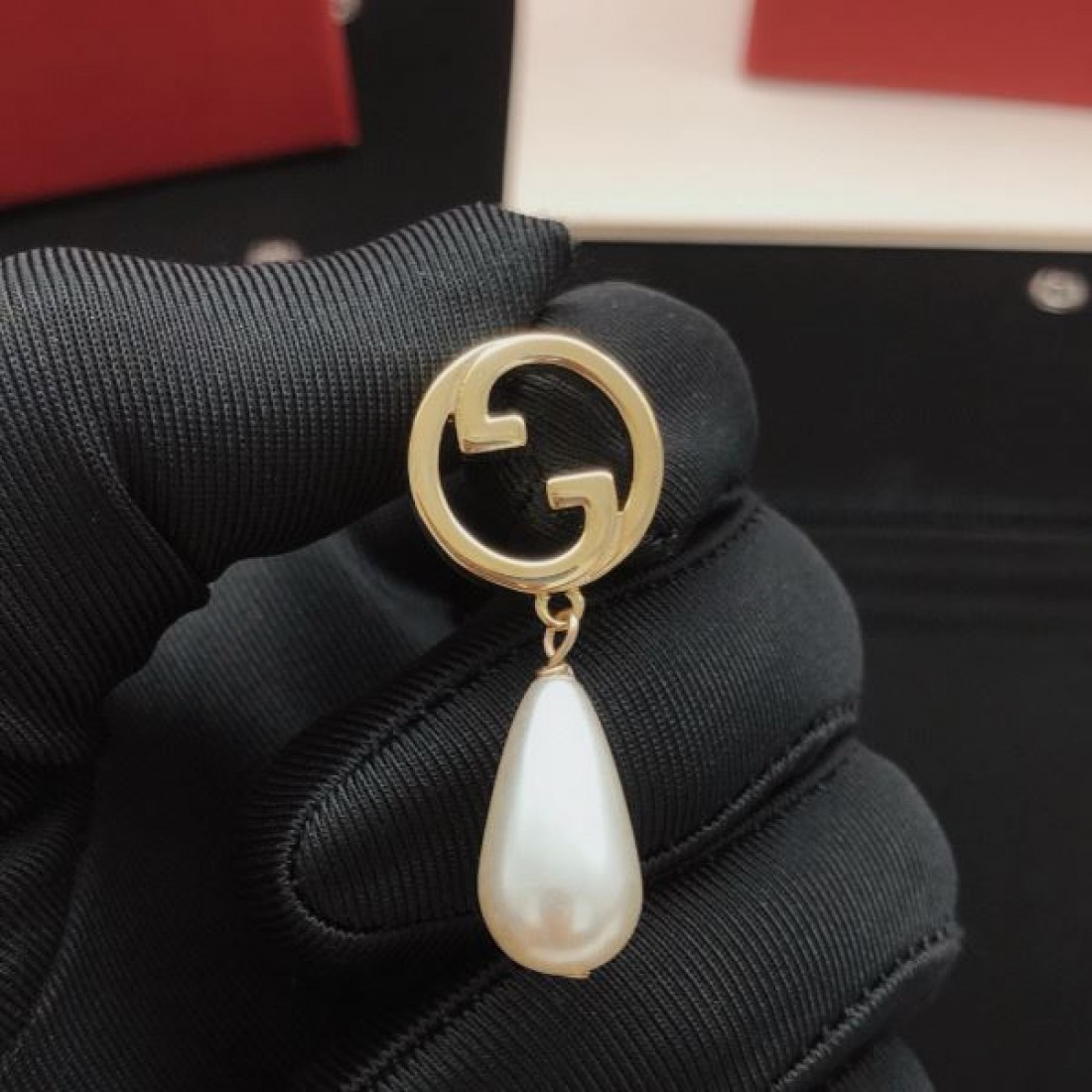 華やか 上 GUCCI グッチ スーパーコピー イヤリング 高級感 洗練 注目