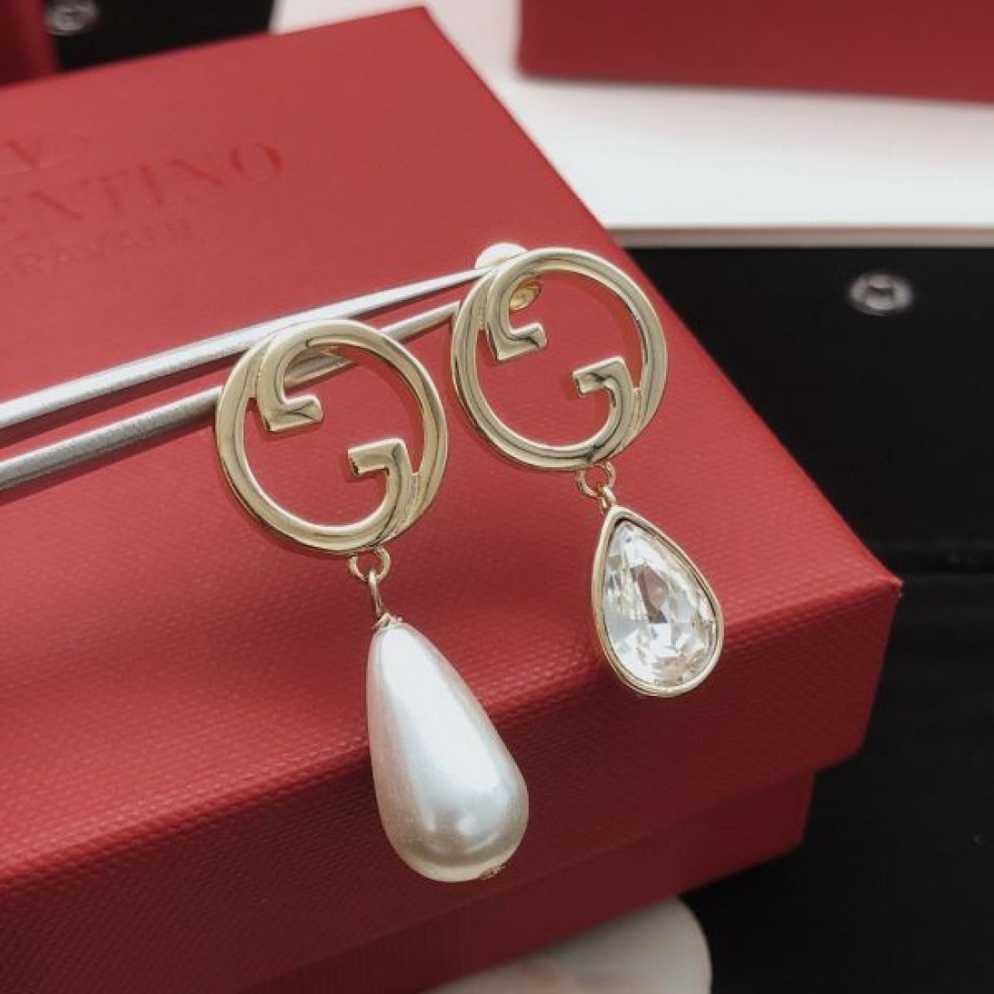 華やか 上 GUCCI グッチ スーパーコピー イヤリング 高級感 洗練 注目