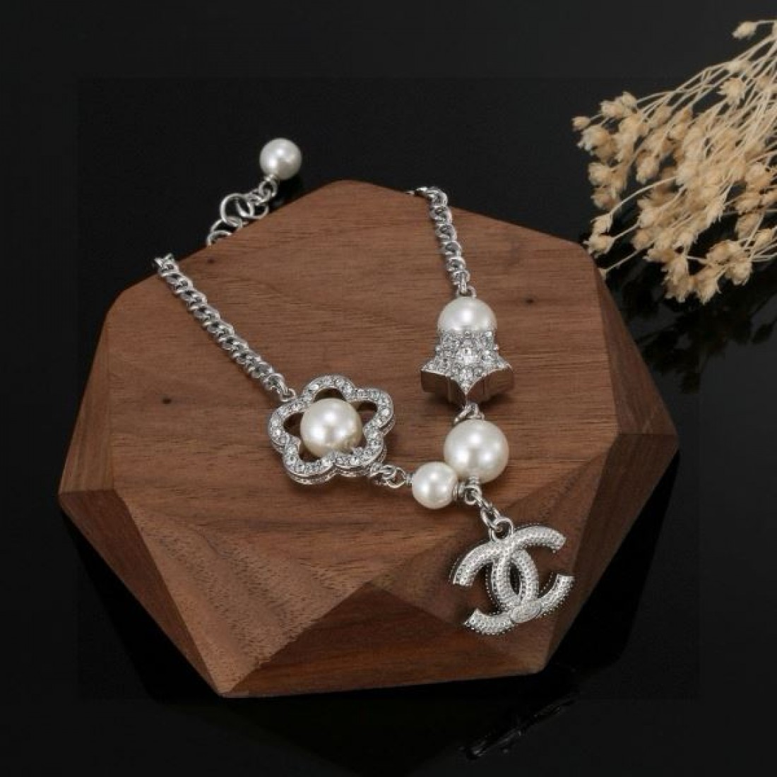 上品 高級感 洗練 CHANEL シャネル コピー ブレスレット 華やか エレガント