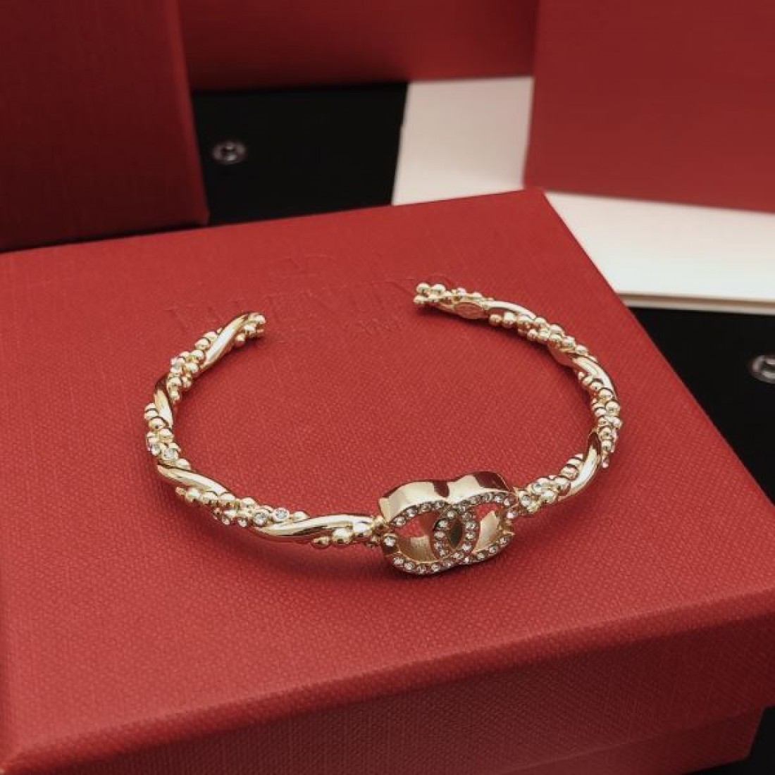  華やか 女性的 上質 CHANEL シャネル コピー ブレスレット 高級感 洗練