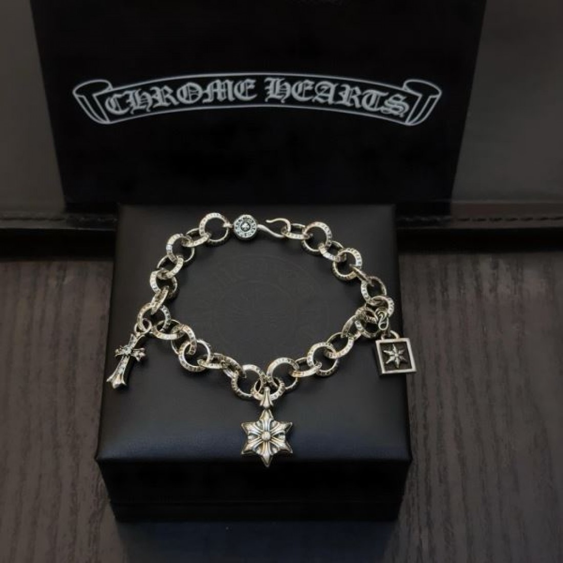  都会的 シンプル クール CHROME HEARTS コピー クロムハーツ ブレスレット 高級感