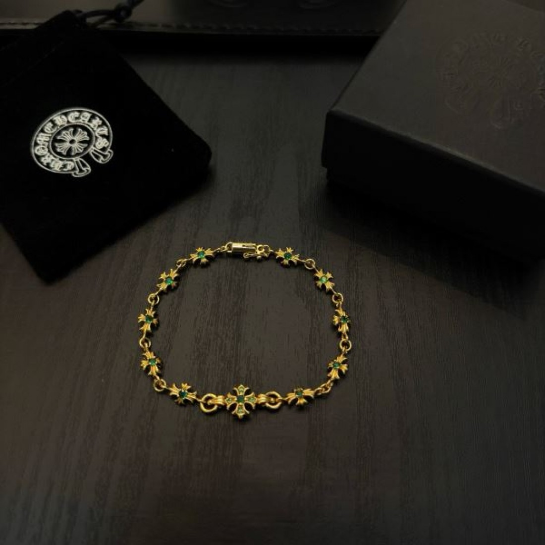 洗練 CHROME HEARTS コピー クロムハーツ ブレスレット 存在感 注目 人気