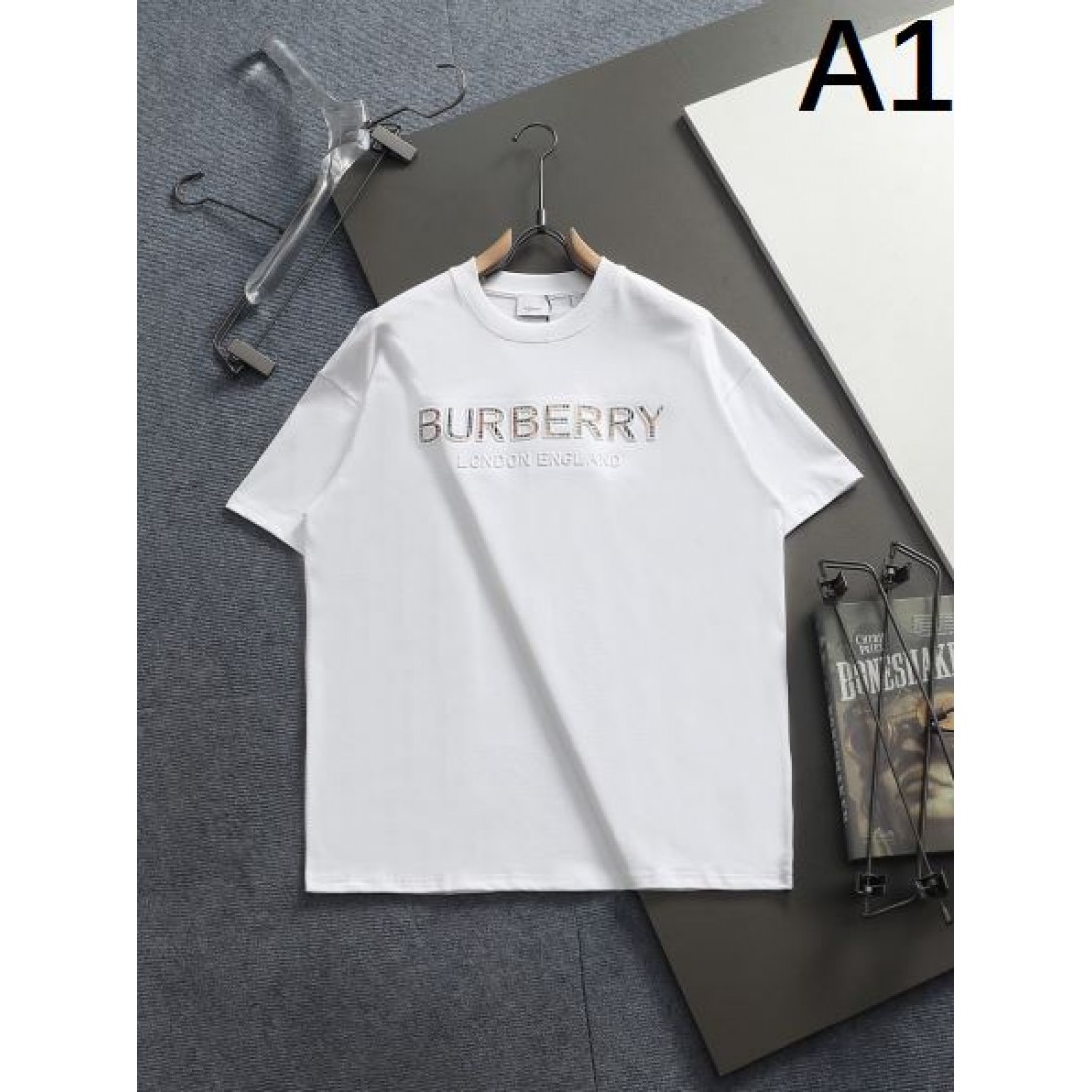 シンプル 上質 大人カジュアル BURBERRY バーバリー コピー 半袖Tシャツ 爽やか