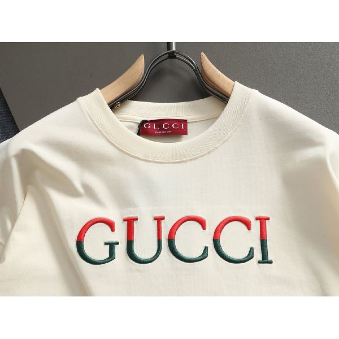 華やか ラグジュアリー 洗練 GUCCI グッチ コピー 半袖Tシャツ 存在感 トレンド