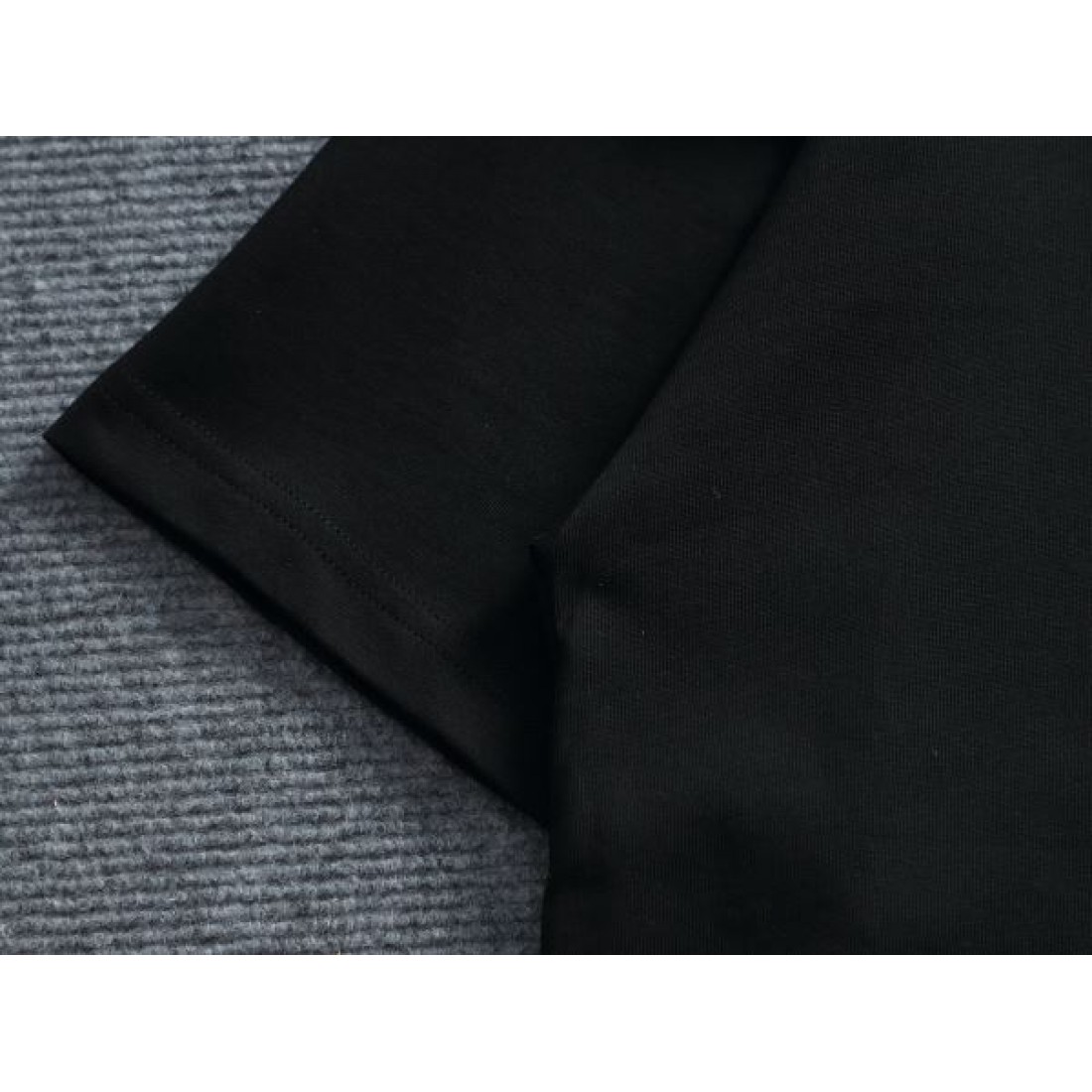  スタイリッシュ 上品 高級 LOUIS VUITTON ルイヴィトン コピー 半袖Tシャツ 存在感