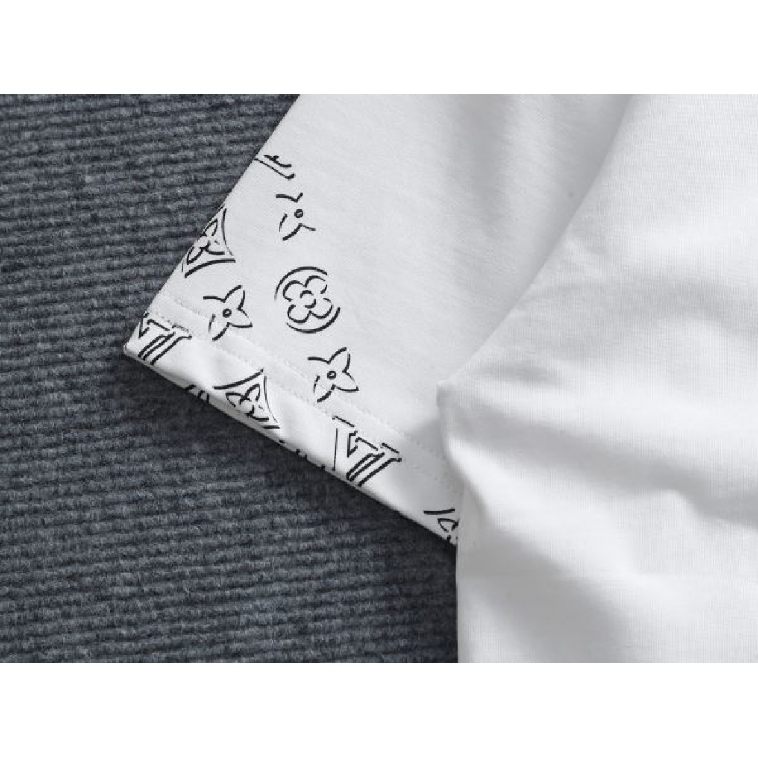 大人っぽい 抜け感 上質 LOUIS VUITTON ルイヴィトン コピー 半袖Tシャツ 高見え