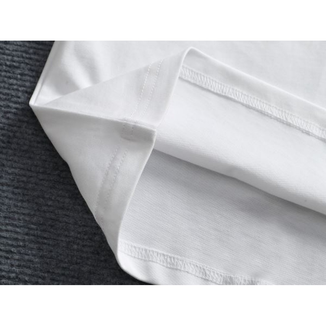 爽やか こなれ感 上質 LOUIS VUITTON ルイヴィトン コピー 半袖Tシャツ 万能 