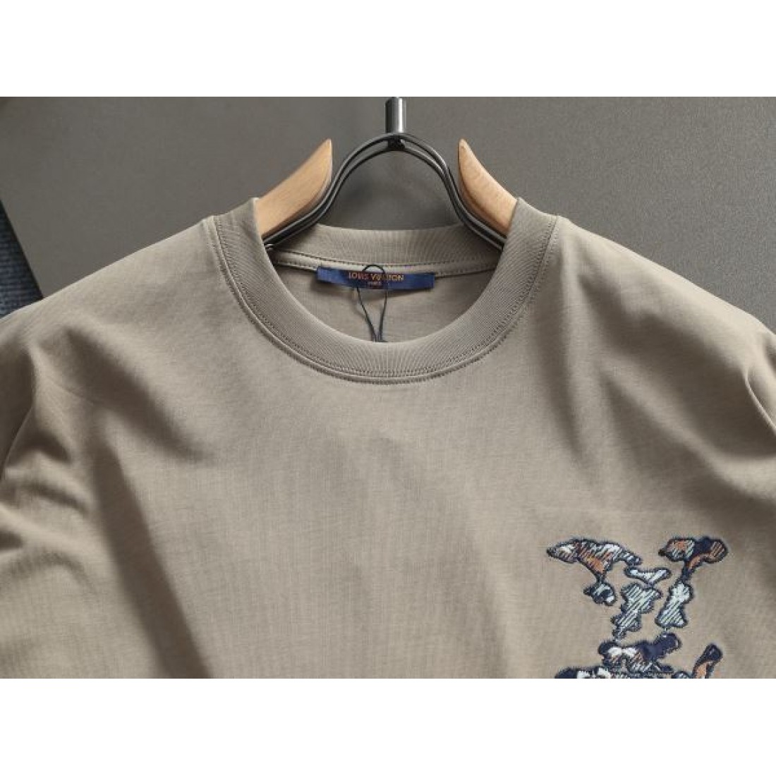  大人カジュアル LOUIS VUITTON ルイヴィトン コピー 半袖Tシャツ 高品質