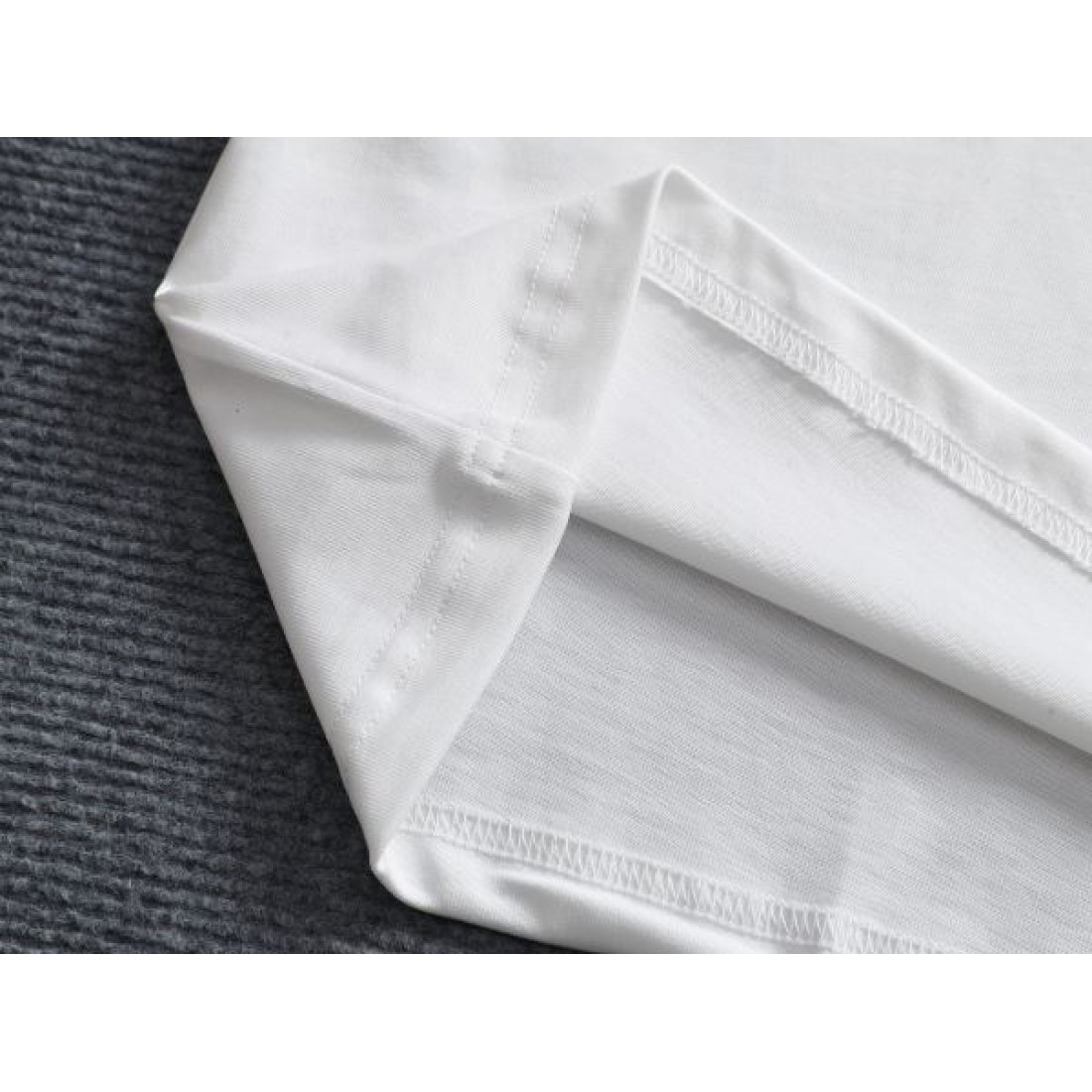 ハイセンス モダン 上品 LOUIS VUITTON ルイヴィトン コピー 半袖Tシャツ 存在感