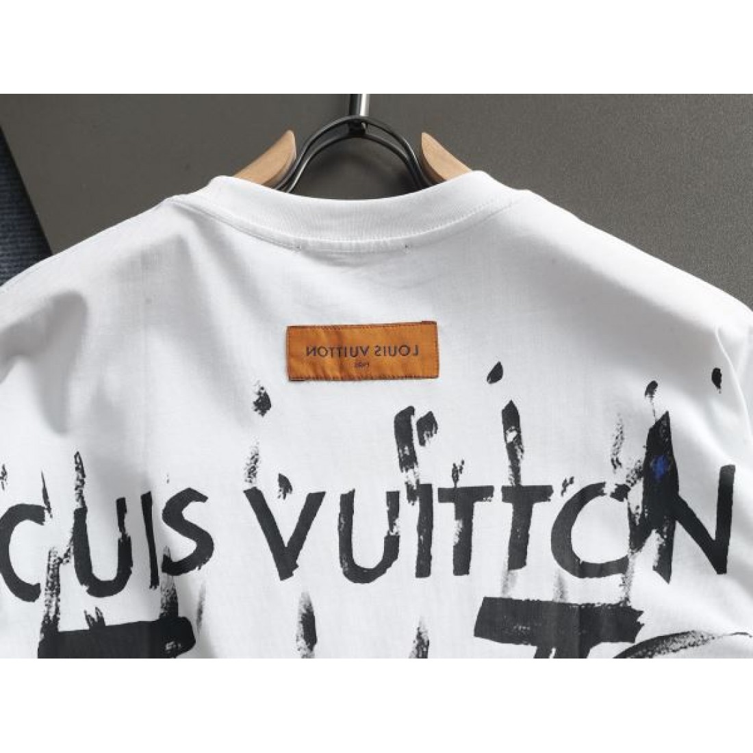  シンプル クリーン LOUIS VUITTON ルイヴィトン コピー 半袖Tシャツ 人気