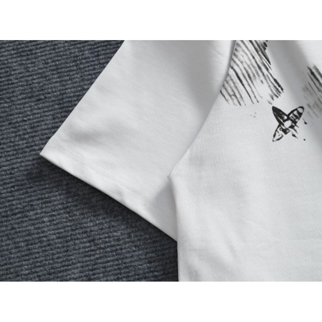 上質 余裕感 LOUIS VUITTON ルイヴィトン コピー 半袖Tシャツ 大人っぽい