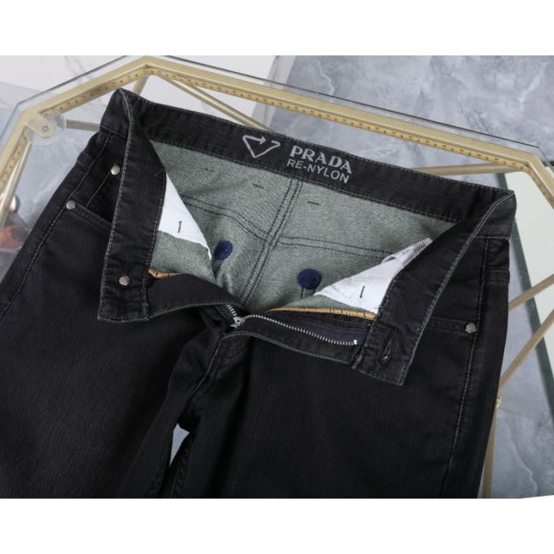 クール きれいめ 上質 PRADA プラダ コピー ジーンズ 高見え 定番 おすすめ