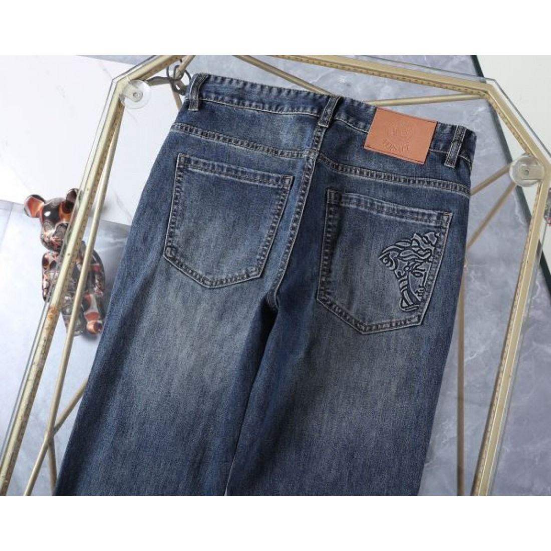 ラグジュアリー 派手め 上質 VERSACE ヴェルサーチェ コピー ジーンズ 目立つ