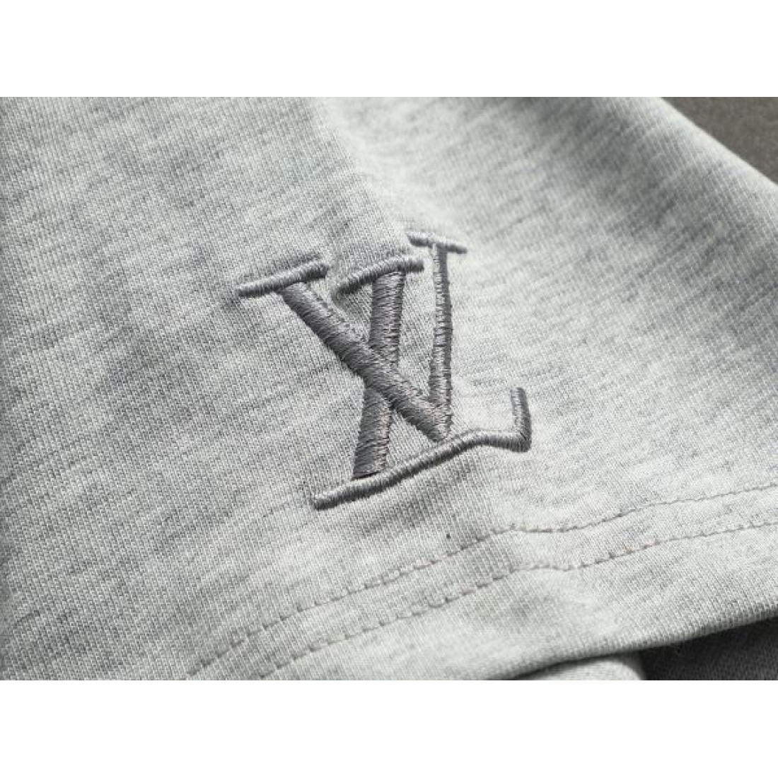 清潔感 上質 LOUIS VUITTON ルイヴィトン コピー 半袖Tシャツ 着心地抜群