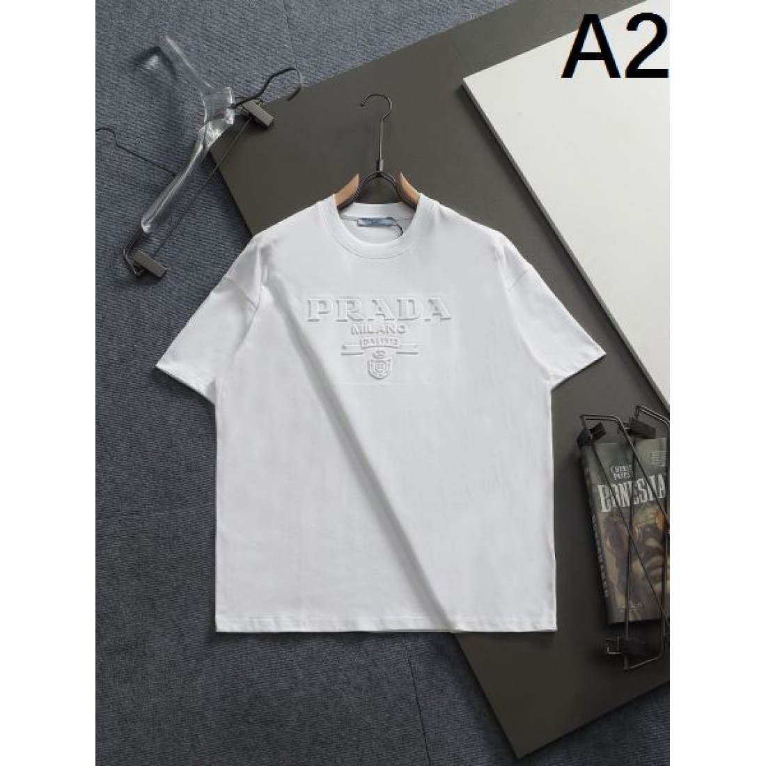 都会的 洗練 PRADA プラダ コピー 半袖Tシャツ 軽やか 高品質