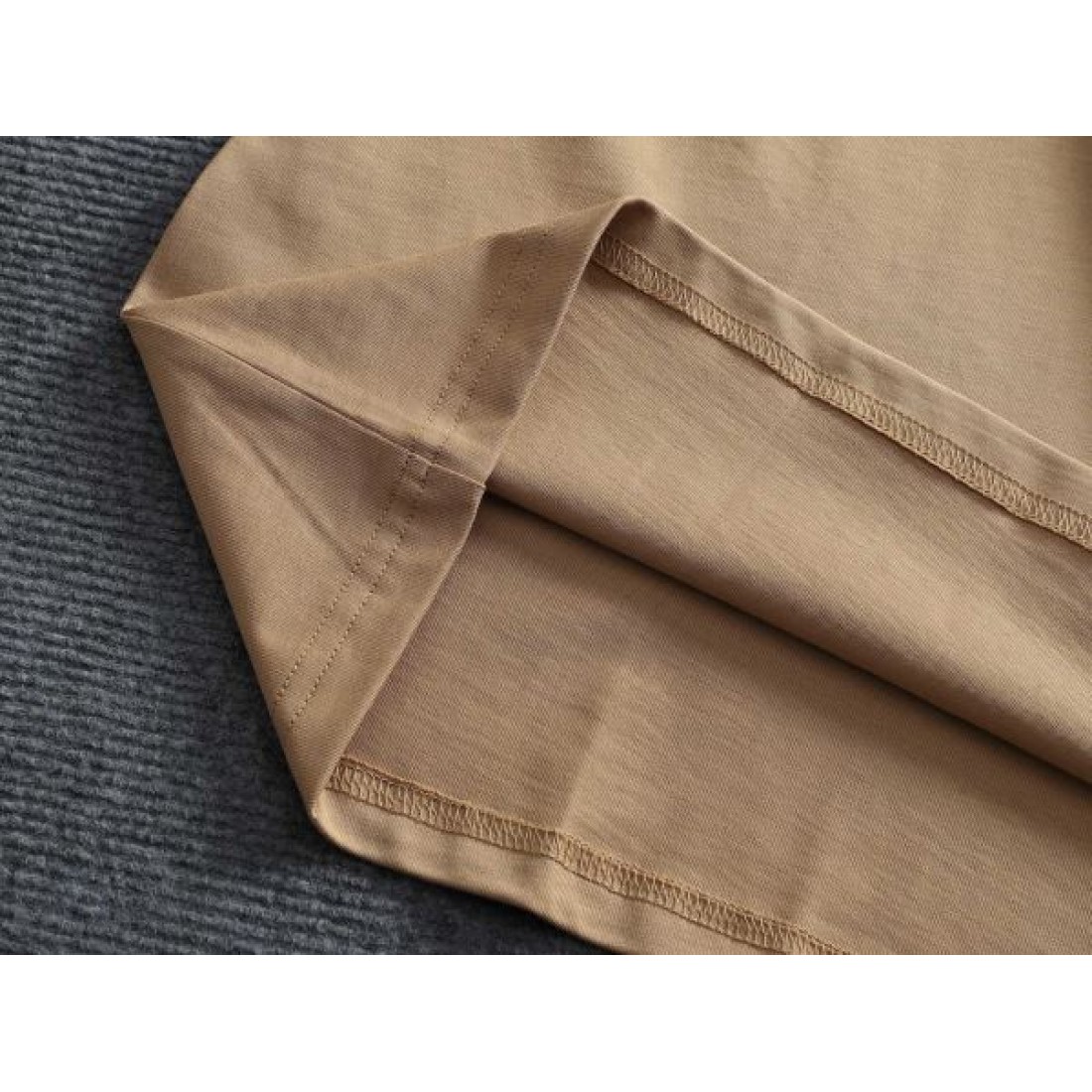 都会的 洗練 PRADA プラダ コピー 半袖Tシャツ 軽やか 高品質