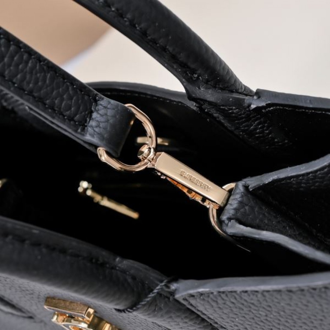 大人向け シンプル バーバリー BURBERRY コピー トートバッグ 使いやすい 安定感あり