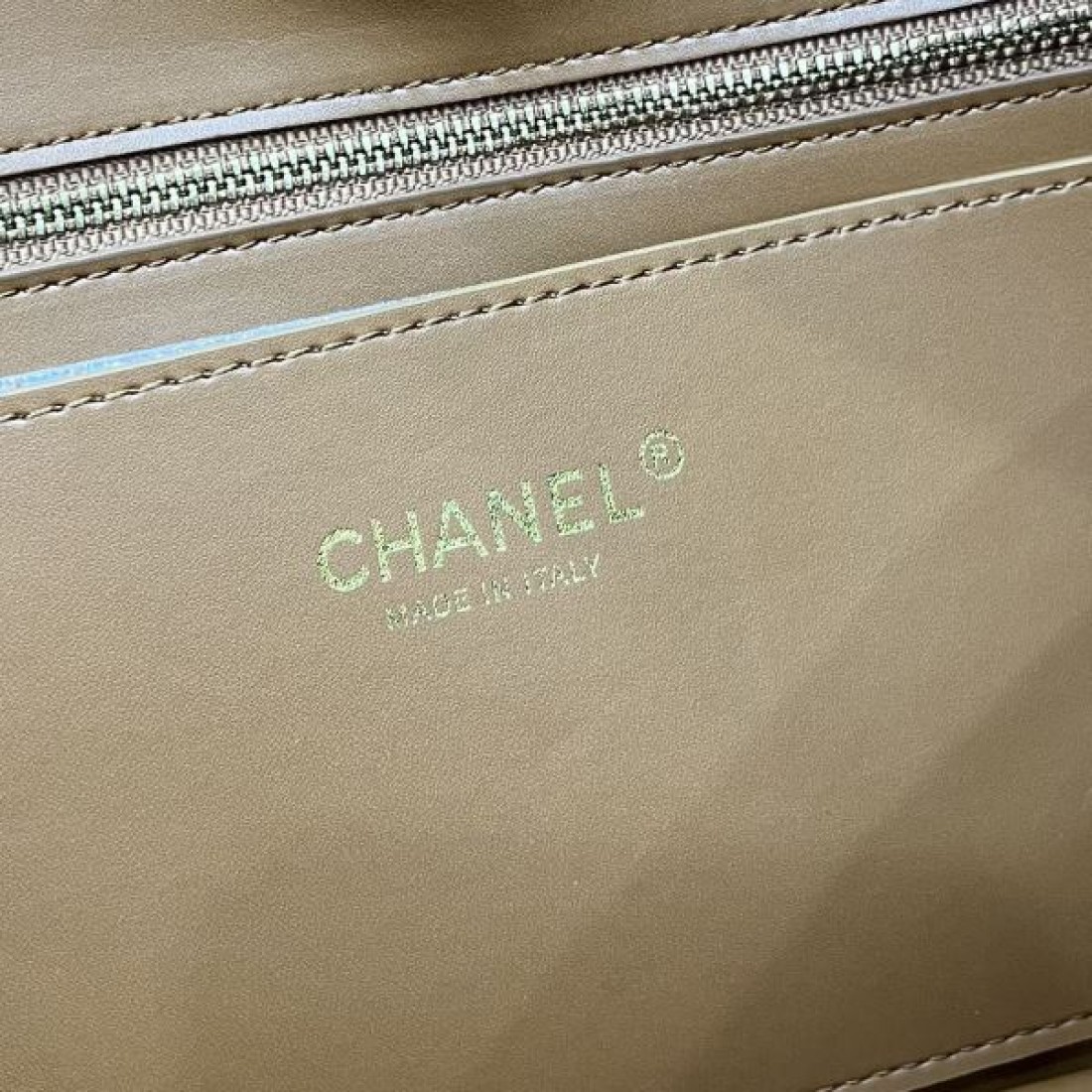 フェミニン 柔らか印象 シャネル CHANEL コピー トートバッグ 実用重視 安定感あり