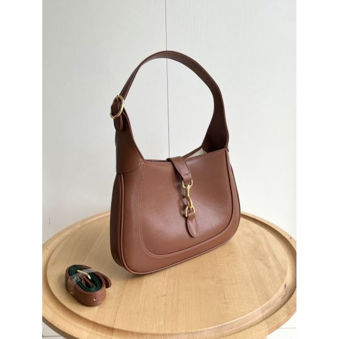 トレンド志向 シャープ印象 グッチ GUCCI コピー トートバッグ 仕上げ丁寧 実用重視