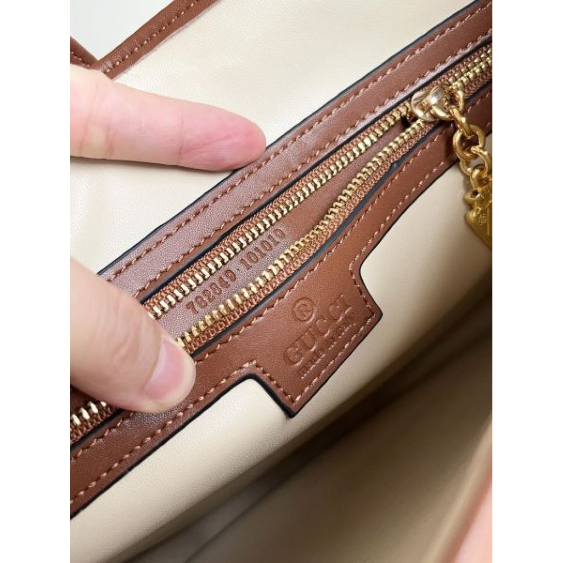 トレンド志向 シャープ印象 グッチ GUCCI コピー トートバッグ 仕上げ丁寧 実用重視